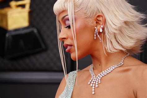 doja cat naked body|Doja Cat Breaks Down Her Nearly Topless Look at 2022 BBMAs.